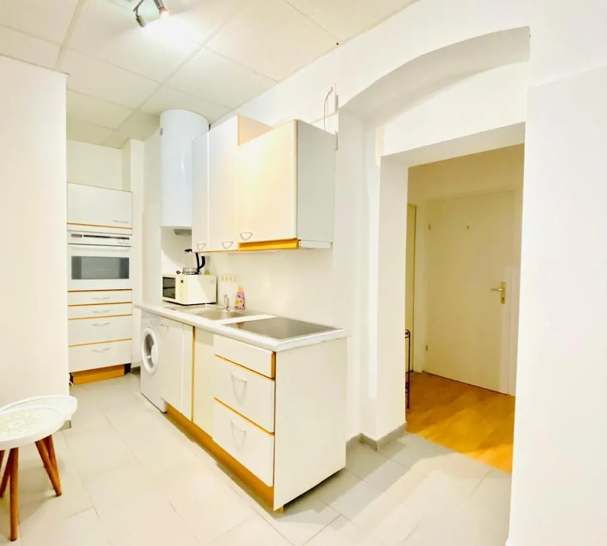 Sweet 3-Bedroom Shared Apartment In A Quiet Neighborhood Vienna 0*,